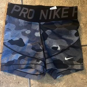Nike pro shorts size small